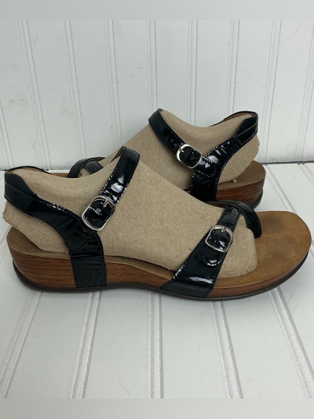 SAS Women’s Size 9.5 Wide Black Patent Pampas Loop Toe Comfort Strap Sandals